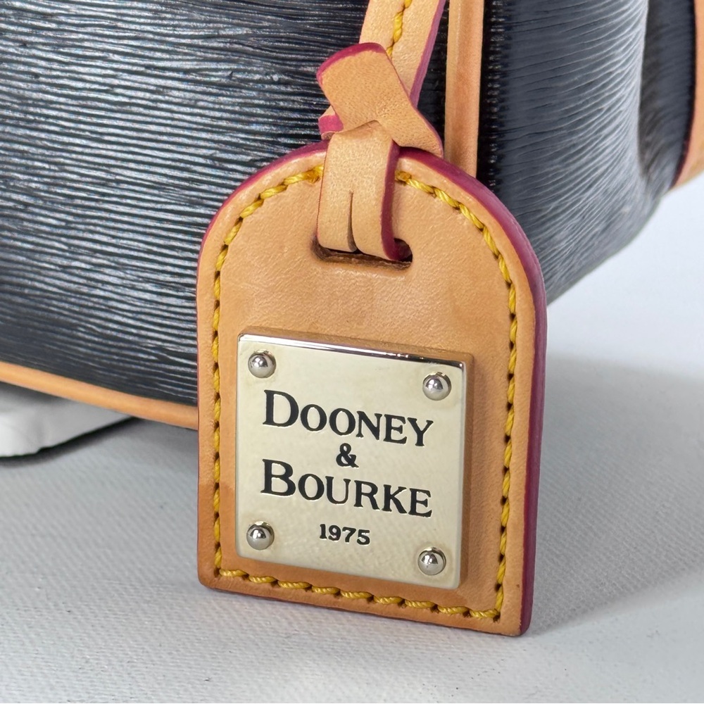 Vintage Dooney & Bourke Black Leather Flap Crossbody EUC - Picture 7 of 16
